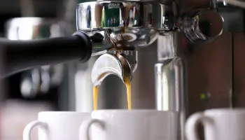 Beber café reduz risco de arritmia cardíaca, mostra estudo da Universidade da Califórnia 