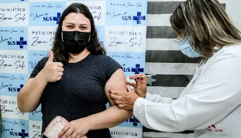 Vacinação contra a covid-19 é destinada ao público geral com idade entre 26 e 59 anos 