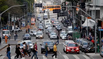 Prazo para pagamento do licenciamento de veículos 2024 começa em agosto, informa Detran 