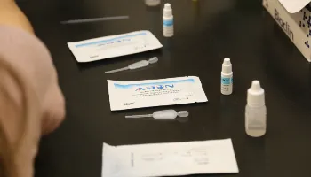 Ação de prevenção contra infecções sexualmente transmissíveis é realizada na UEM nesta sexta (17) 