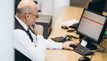 Falta de oportunidades para profissionais com mais de 50 anos pode causar ‘bug’ de mão de obra 