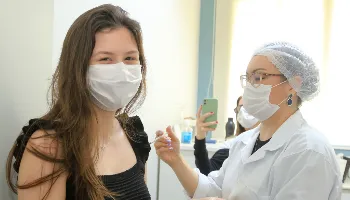 Maringá inicia vacinação de 1ª dose em adolescentes de 12 a 17 anos com comorbidades 