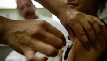 Esquema de dose única contra o HPV será adotado no Brasil, informa Ministério da Saúde 