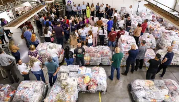 Cerca de 25 toneladas de alimentos foram arrecadados na Expoingá