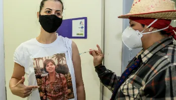 População geral com 40 anos ou mais e grupo prioritário podem se vacinar nesta terça-feira (29) 
