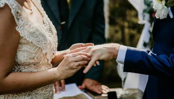 Número de mulheres que adotam o sobrenome do marido no casamento tem queda de 22% no Paraná Número de mulheres que adotam o sobrenome do marido no casamento tem queda de 22% no Paraná