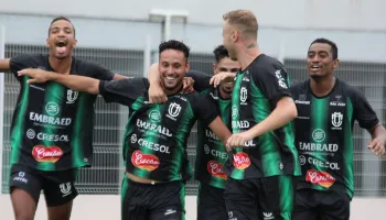 Após goleada do Coritiba, Maringá FC encerra disputa como vice-campeão paranaense Após goleada do Coritiba, Maringá FC encerra disputa como vice-campeão paranaense