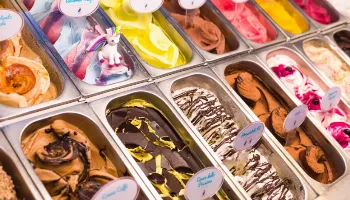 Sorvete ou gelato: entenda a diferença entre as sobremesas refrescantes 