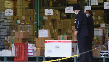 Paraná recebe novo lote com 158 mil doses de vacina contra covid-19 