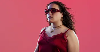 Cantora maringaense Leffs lança álbum de estreia ‘Atravessada’ com audição aberta ao público 