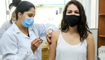 Vacinação contra a covid-19 segue destinada a adolescentes de 12 a 17 anos com comorbidades 