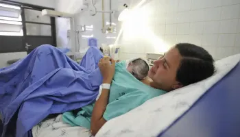 Número de nascimentos no Brasil atinge menor patamar em 45 anos, mostra IBGE 