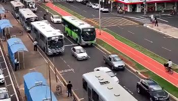 Novo decreto determina suspensão de transporte coletivo aos finais de semana e multa por aglomeração 