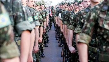 Jovens nascidos em 2002 devem fazer alistamento militar online 