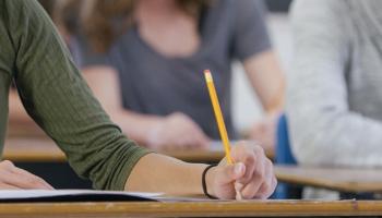 Mais de 180 alunos trancaram matrículas na UEM após aprovação do ensino remoto 