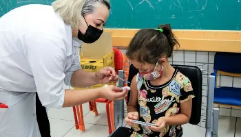 Vacinação contra covid-19 segue nesta sexta-feira (4) em Maringá; veja o cronograma completo 