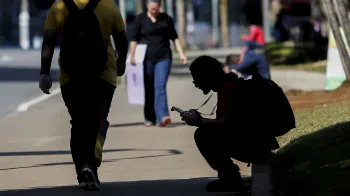 Índice de jovens nem-nem cai 4,4% no Brasil 