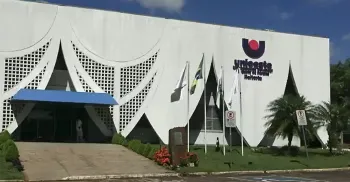 UNIOESTE abre PSS com 100 vagas para agentes universitários 