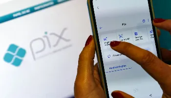 Novas regras para fraudes, cobrança híbrida e contas-salário: Banco central anuncia mudanças no Pix 