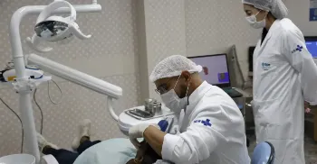 Comissão do Senado aprova piso de R$ 13,6 mil para médicos e dentistas; projeto segue para próxima etapa 
