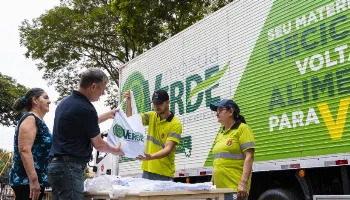 Maringaenses poderão trocar materiais recicláveis e óleo usado por hortifruti neste sábado (11) Maringaenses poderão trocar materiais recicláveis e óleo usado por hortifruti neste sábado (11)