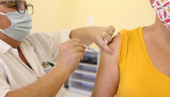 Maringá inicia estudo para adquirir vacinas diretamente 