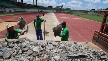 Secretaria de Esportes inicia reforma do campo do Estádio Willie Davids 