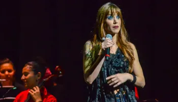 Mel Lisboa canta Rita Lee no Teatro Marista, em Maringá; ingressos estão à venda 