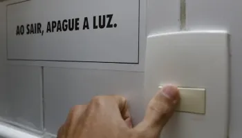 Conta de luz terá bandeira vermelha patamar 2 a partir de agosto