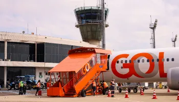 Aeroporto de Maringá ganha primeira escada com acessibilidade da América Latina Aeroporto de Maringá ganha primeira escada com acessibilidade da América Latina