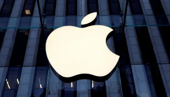 Ministério da Justiça proíbe que a Apple venda celulares sem carregador no Brasil 