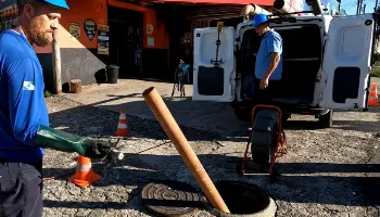 Lixo na rede de esgoto causa obstrução e danos ao meio ambiente, alerta Sanepar 