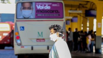 Matriz de risco em Maringá adota bandeira laranja, apontando alto risco de infecção da covid-19 