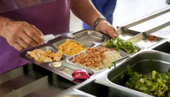 Restaurante Popular Central volta a servir almoço apenas no local a partir desta segunda (15) 