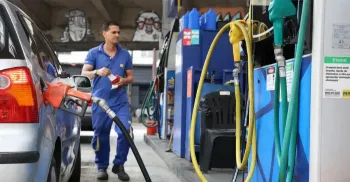 Governo Federal prorroga subsídio no litro da gasolina; confira os valores 