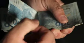 Salário médio do trabalhador alcança valor recorde, segundo a Pnad Contínua 