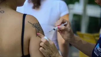 Casos de rinovírus e covid-19 crescem no Brasil, informa Fiocruz 