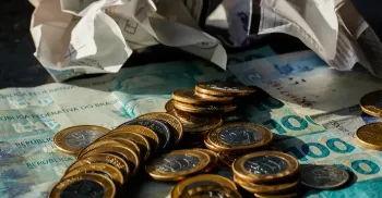 Consumo das famílias brasileiras impulsiona crescimento da economia em maio, mostra FGV 