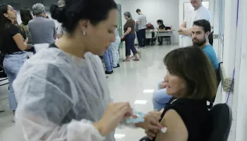 Paraná imunizou 85 mil pessoas contra a gripe antes do início da campanha nacional, informa Sesa 