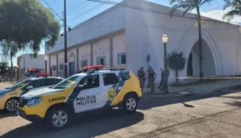 Padre tem segurança reforçada após meses de importunação e invasão de mulher armada à igreja 