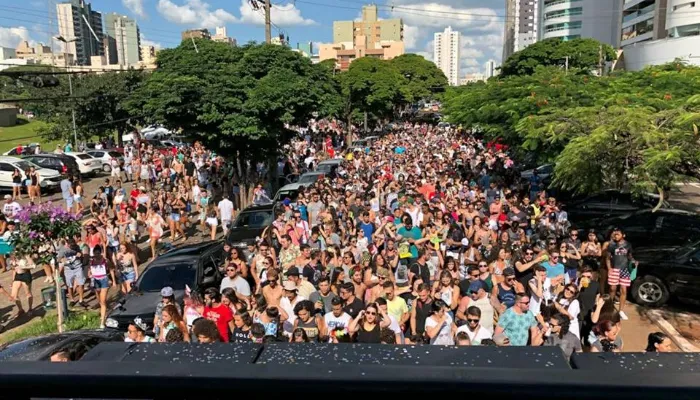 Vereadores de Maringá pedem cancelamento do Carnaval de 2022