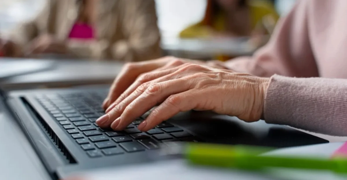 Amtech oferece curso de informática básica gratuito para pessoas com mais de 50 anos