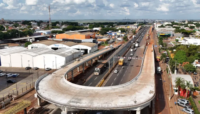 Obra de nova passarela em Sarandi causa bloqueio na BR-376 neste sábado (24) Obra de nova passarela em Sarandi causa bloqueio na BR-376 neste sábado (24)