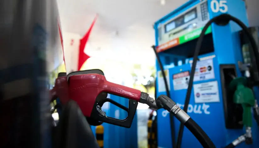 Gás de cozinha fica mais barato, mas gasolina, diesel e etanol sofrem alta; veja novos valores