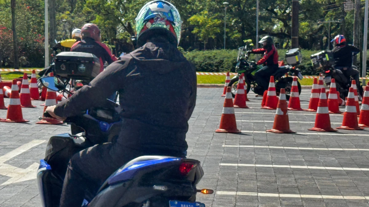 Programa da Prefeitura de Maringá oferece aulas de pilotagem defensiva para motociclistas