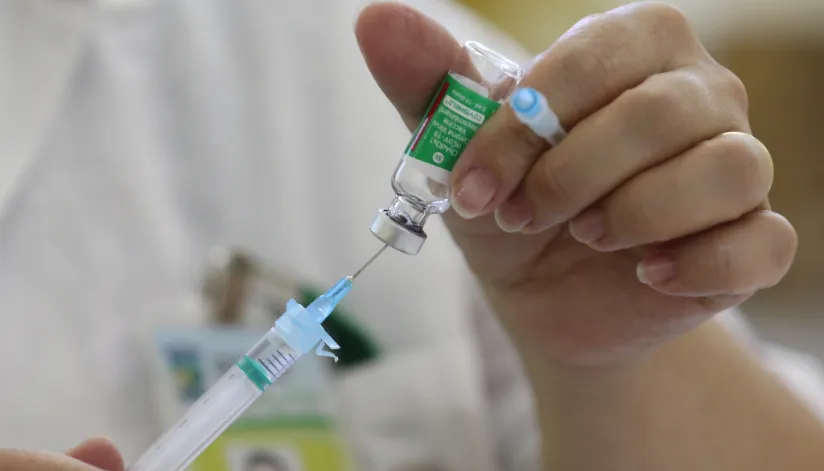 Secretaria de Saúde alerta para importância da vacinação, em meio a aumento de casos de Covid-19