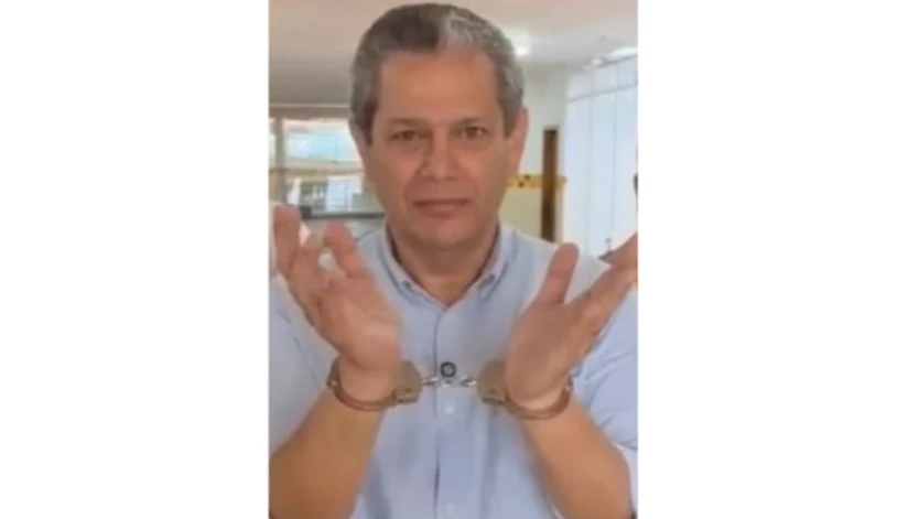 Ministério Público pede remoção de vídeo em que prefeito Silvio Barros aparece algemado Ministério Público pede remoção de vídeo em que prefeito Silvio Barros aparece algemado