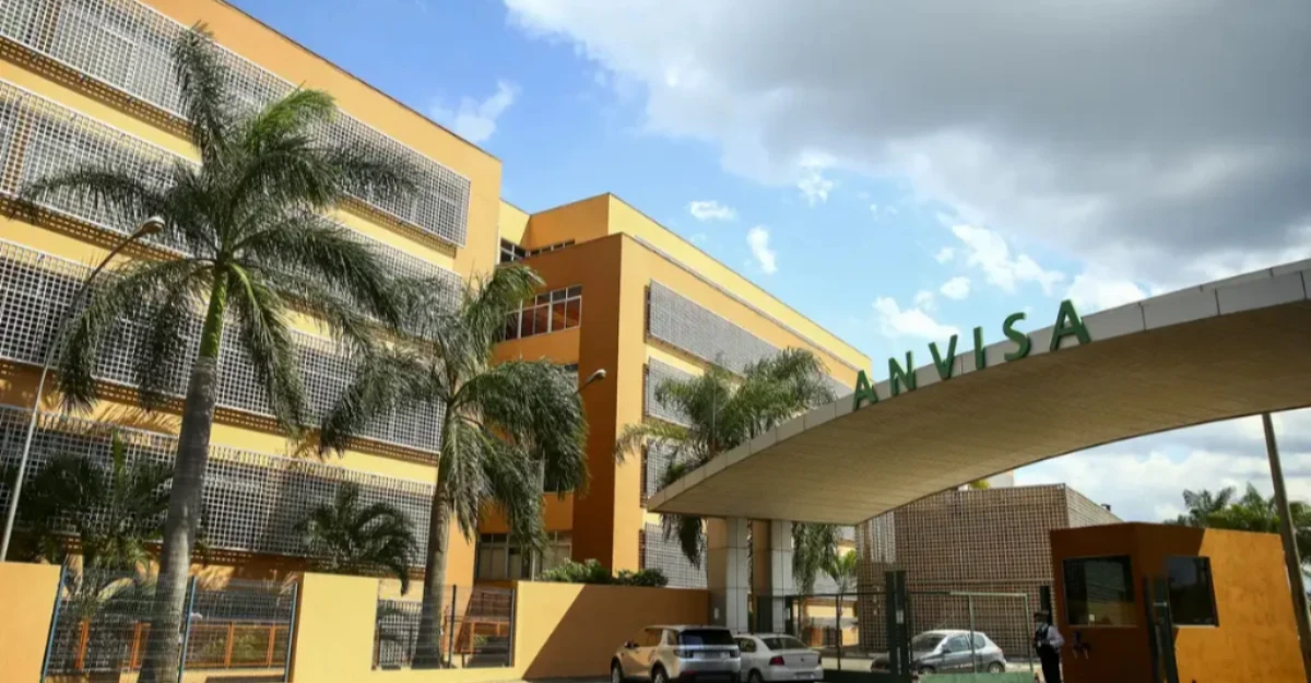 Anvisa suspende venda de energético e água mineral; saiba quais