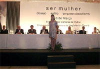 Flor Duarte recebeu troféu destaque na Cultura do Paraná