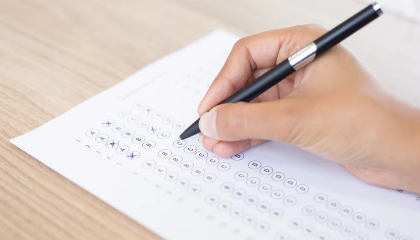 Confira os concursos públicos e PSSs com inscrições abertas no Paraná; salários chegam a R$ 30 mil